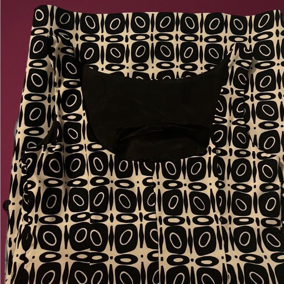 Geometric Patterned Black and Cream Dress - Picture 3 of 3